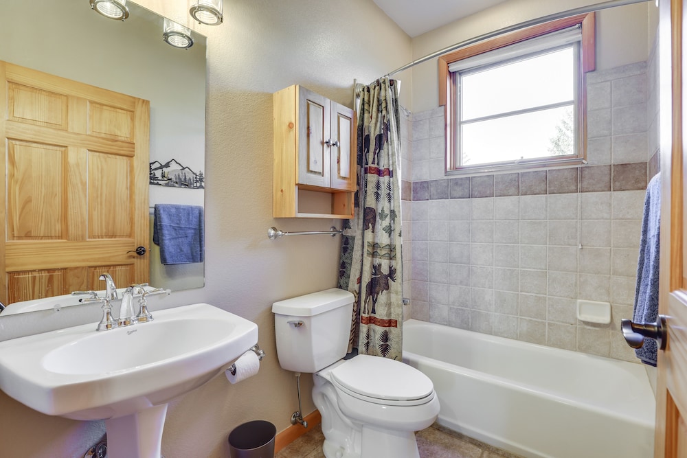 Walk to Main Street: Grand Lake Condo w/ Patio