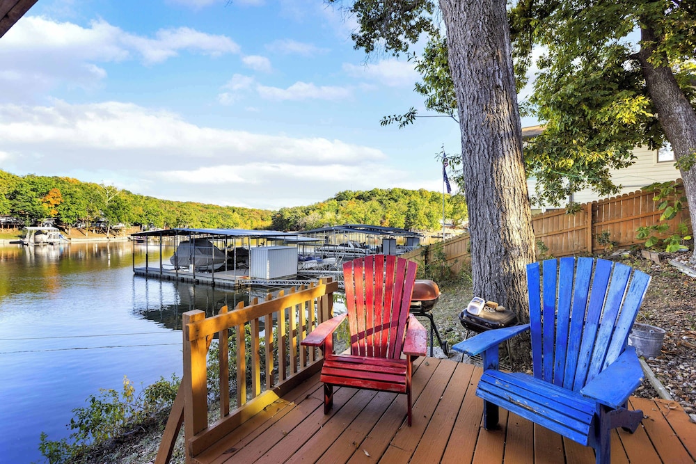 Sunrise Oasis - Enjoy Lakefront Living