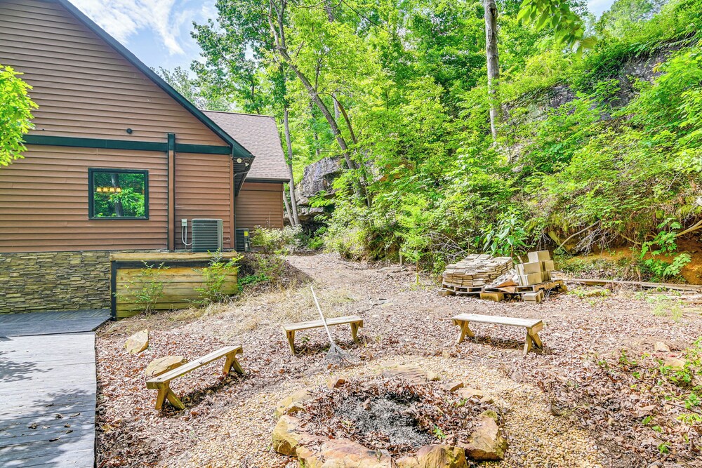 Upscale Getaway on Smith Lake w/ Boat Dock