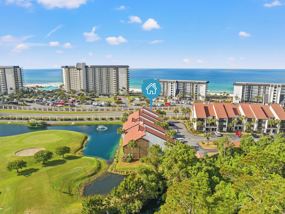 One More Round! 3BR 3BA Sleeps 10! 11 Pools! Golf Courses! Tennis Courts!