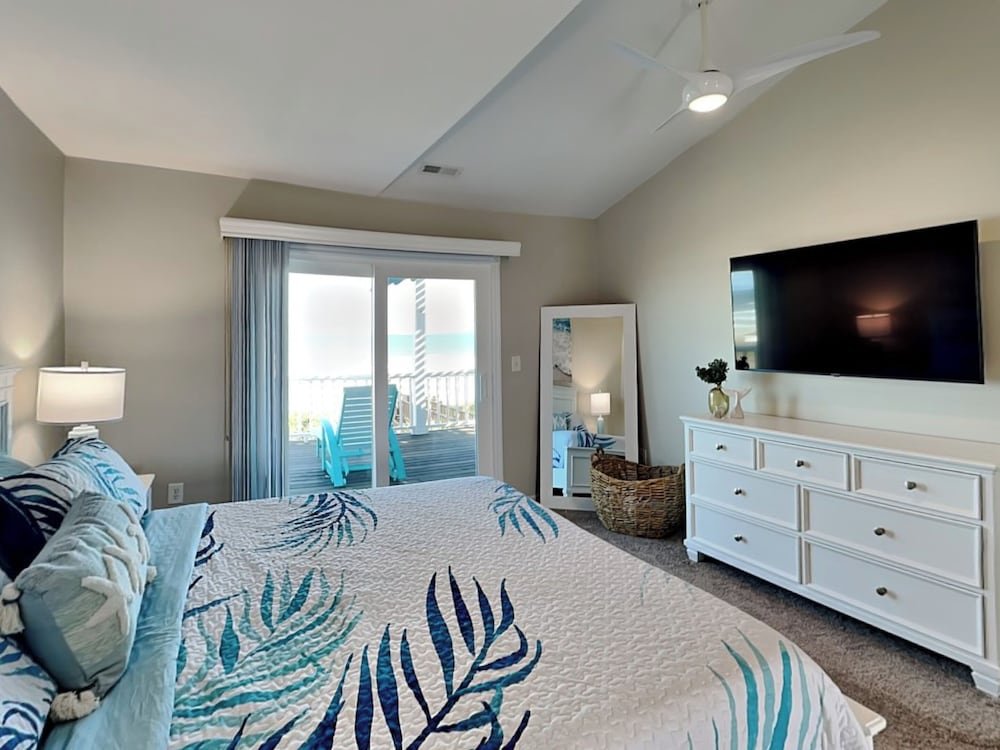 Blue Me A Wave by Topsail Realty
