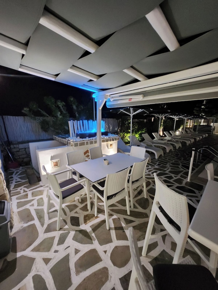 Zoumis Residence