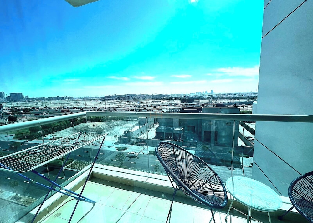Modern & Cozy 1-BR in Business Bay