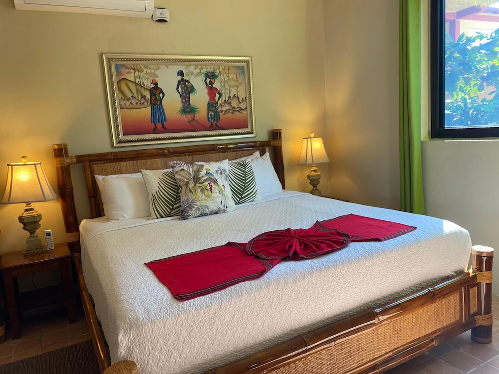 Coconut Row Boutique Hotel