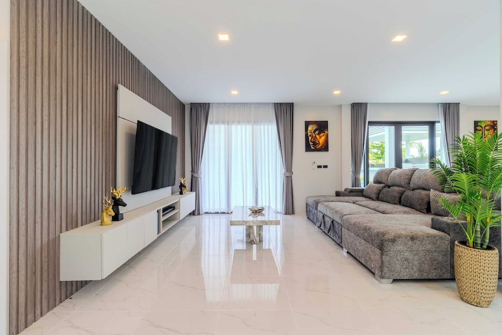 2 Villas 2 Kitchens Huge Pool V258
