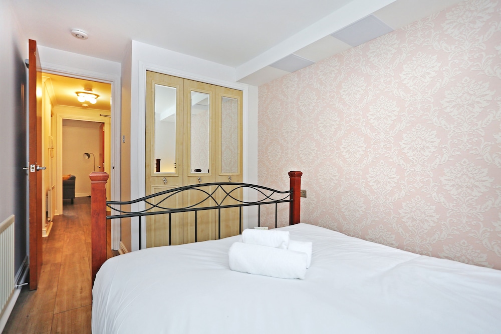 JOIVY Apartment Near The Royal Mile With Parking view 5