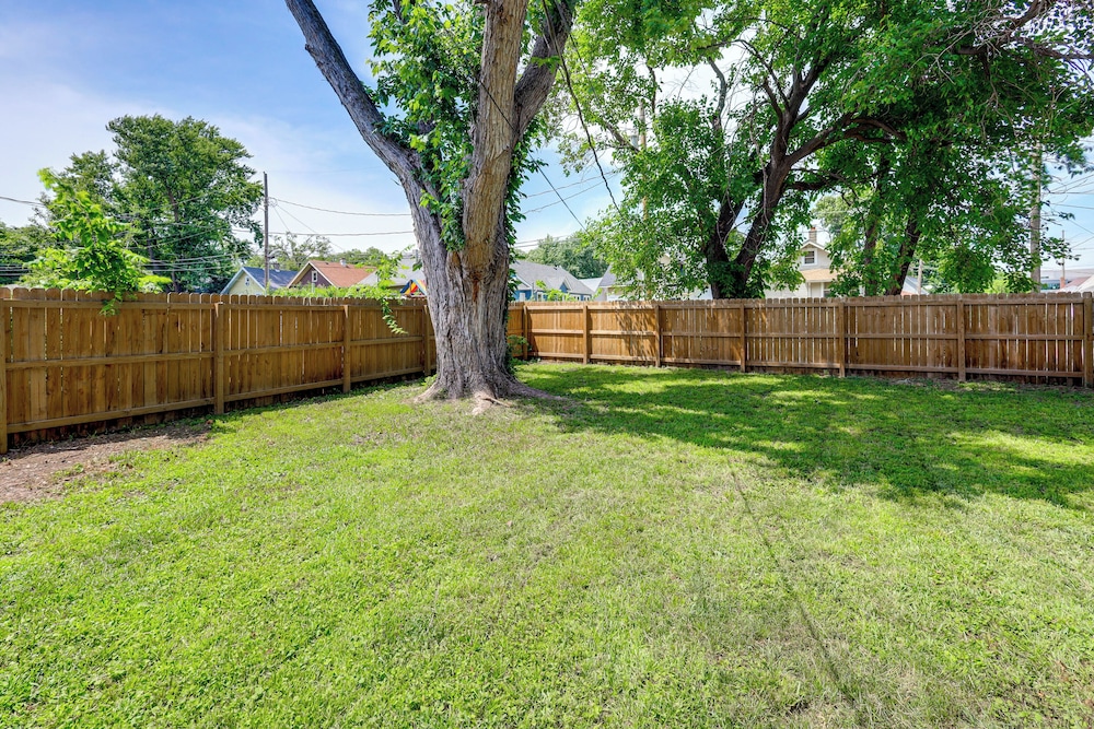4 Mi to Dtwn Omaha: Spacious Home w/ Fenced Yard!