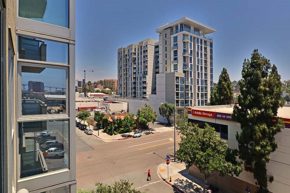 Pelicanstay in Gaslamp Quarter