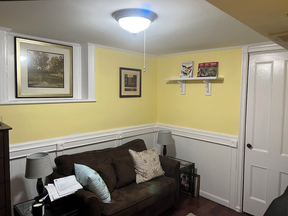 2 Br Victorian Apt 2800 sq ft 2 Floors With Full Kitchen 2 Baths and Laundry