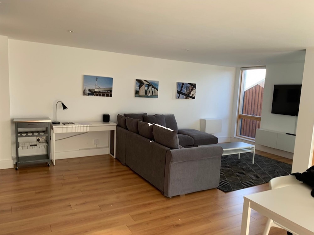 2 Bed 2 Bath Waterfront Parking 5th Flr 505 view 2