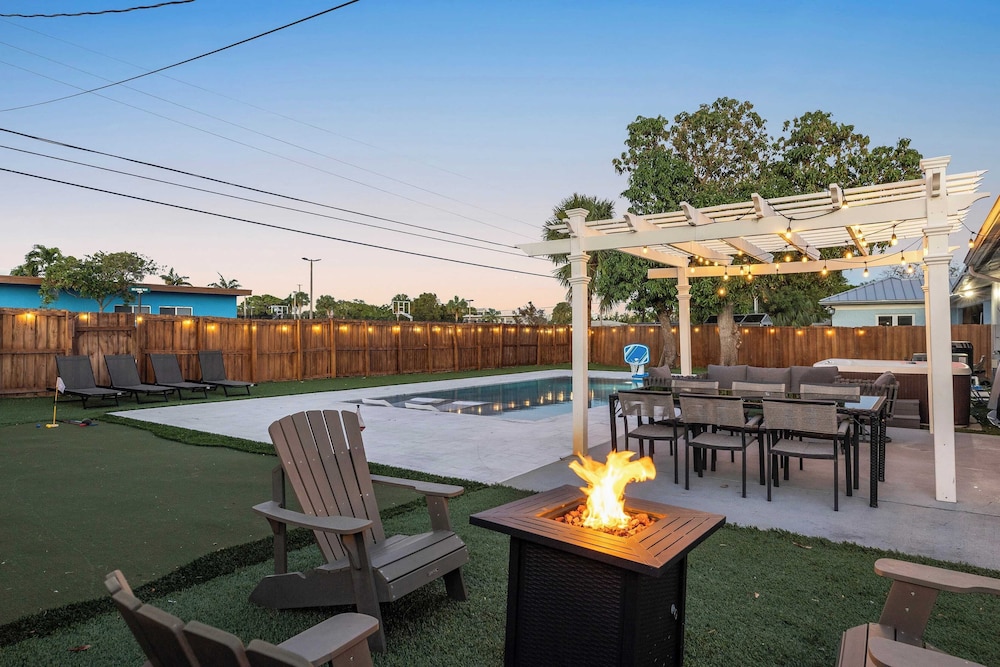 Pool, Hot Tub & Putting Green Near Deerfield Beach Oasis on Fourth by Avantstay