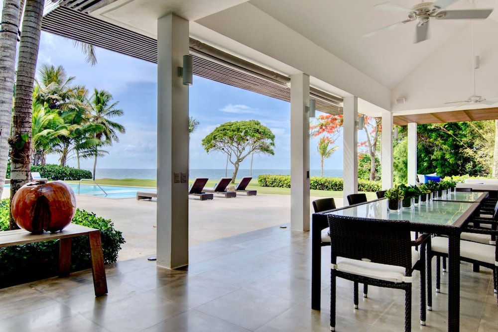 Breathtaking Ocean-view Home w Pool Modern Design