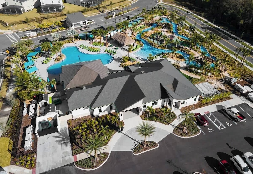 Sophisticated 6BR at Storey Lake