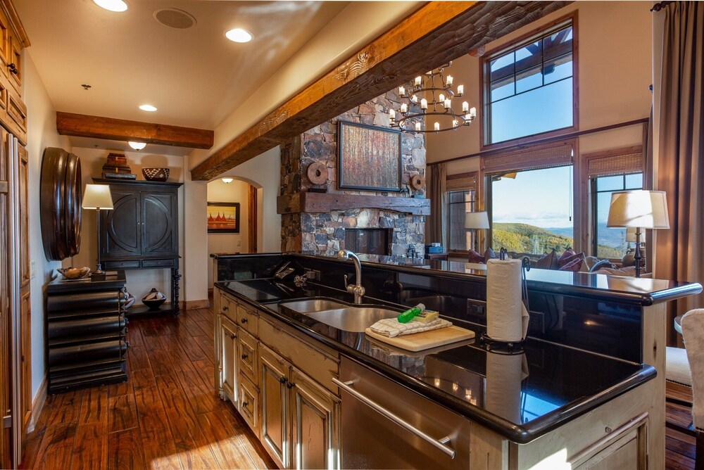 Grand Lodge - Penthouse #406 - Ski-in/out 5 Bedroom Condo