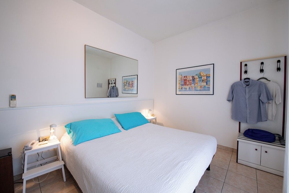 Le Petit Hotel