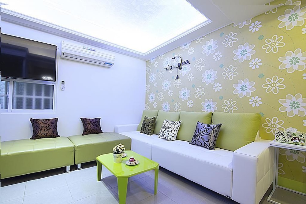 Garden House- Tainan Station