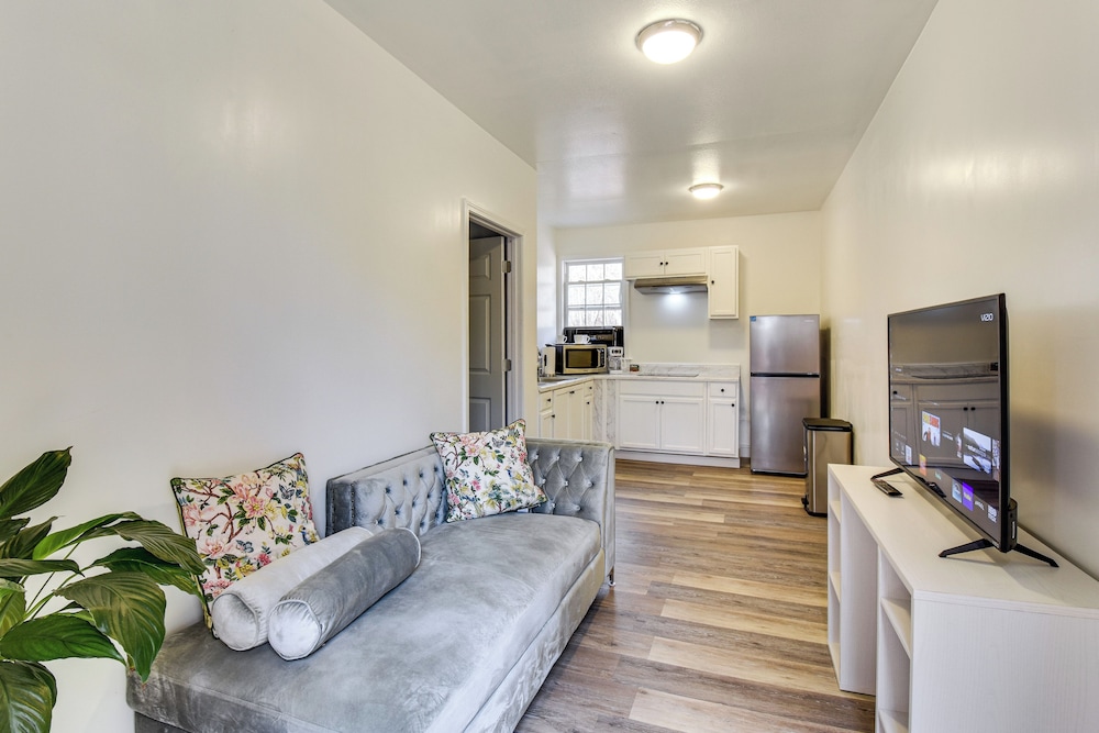Hike & Sip in North Georgia: Apartment w/ Deck