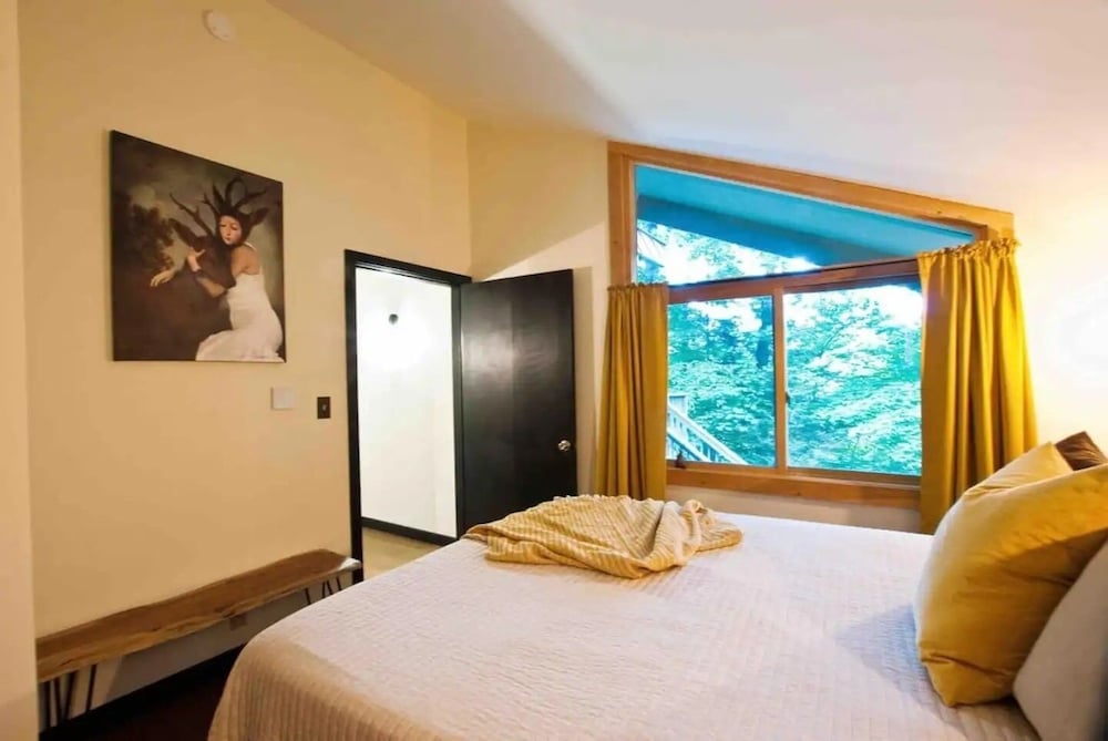 Whitetail Chalet 4 Bedroom Home view 3