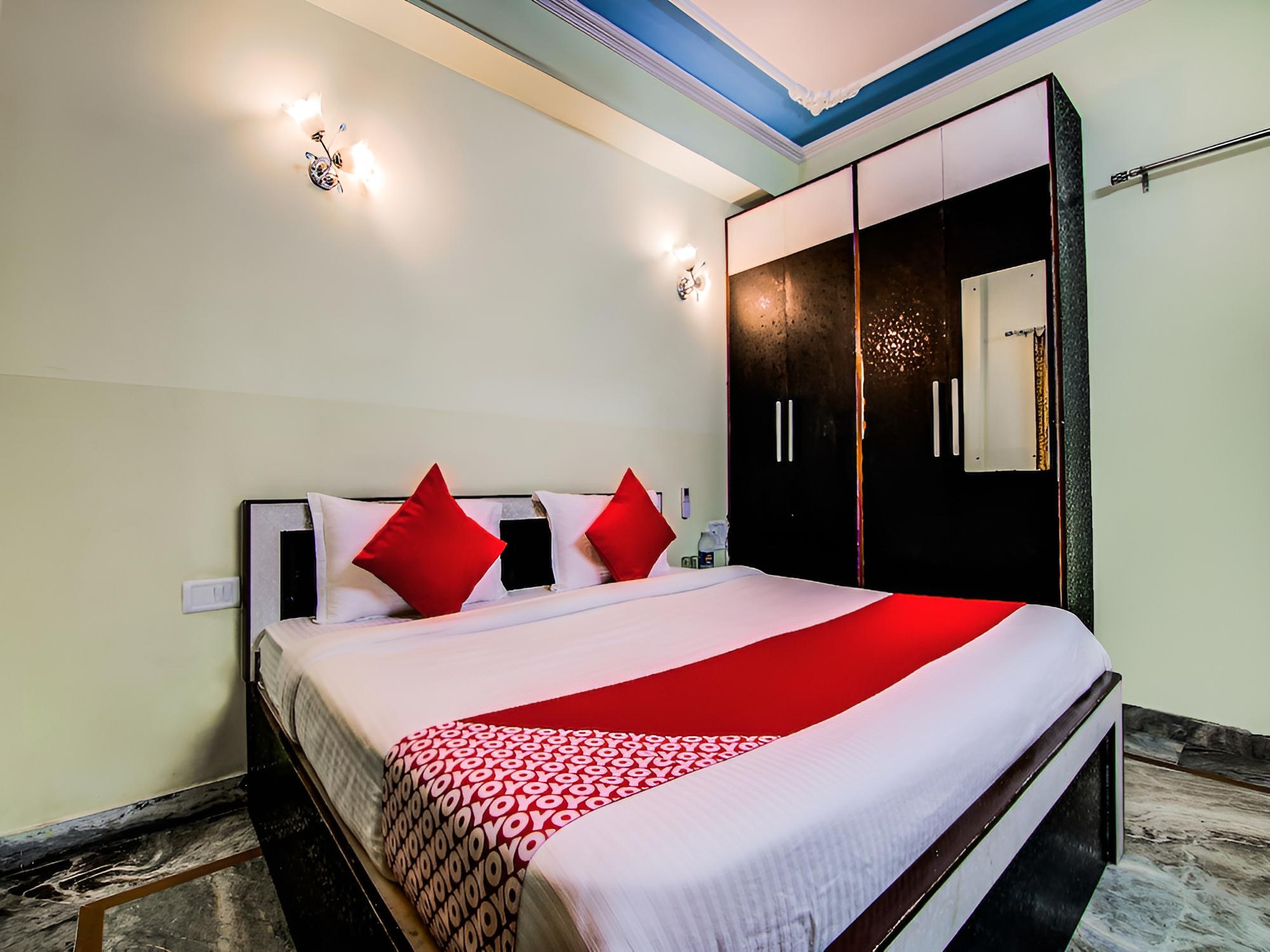 OYO 14066 hotel Govindi palace