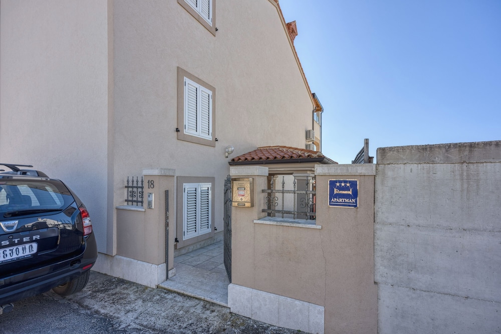 Apartment Jakara 1