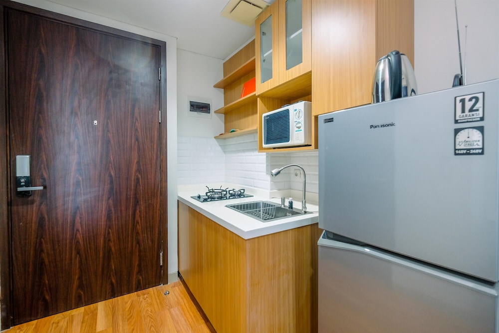 Comfy And Nice Studio At Lrt City Bekasi Apartment