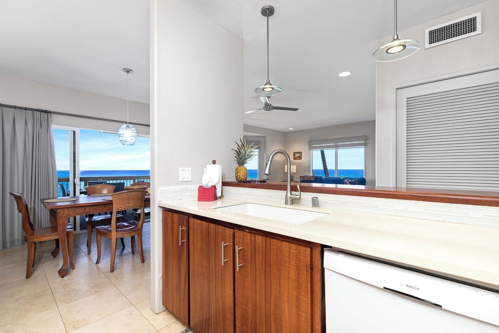 Oceanfront Kanaloa Condo - Pools, Hot Tubs & Sunset Views- Vrkcv