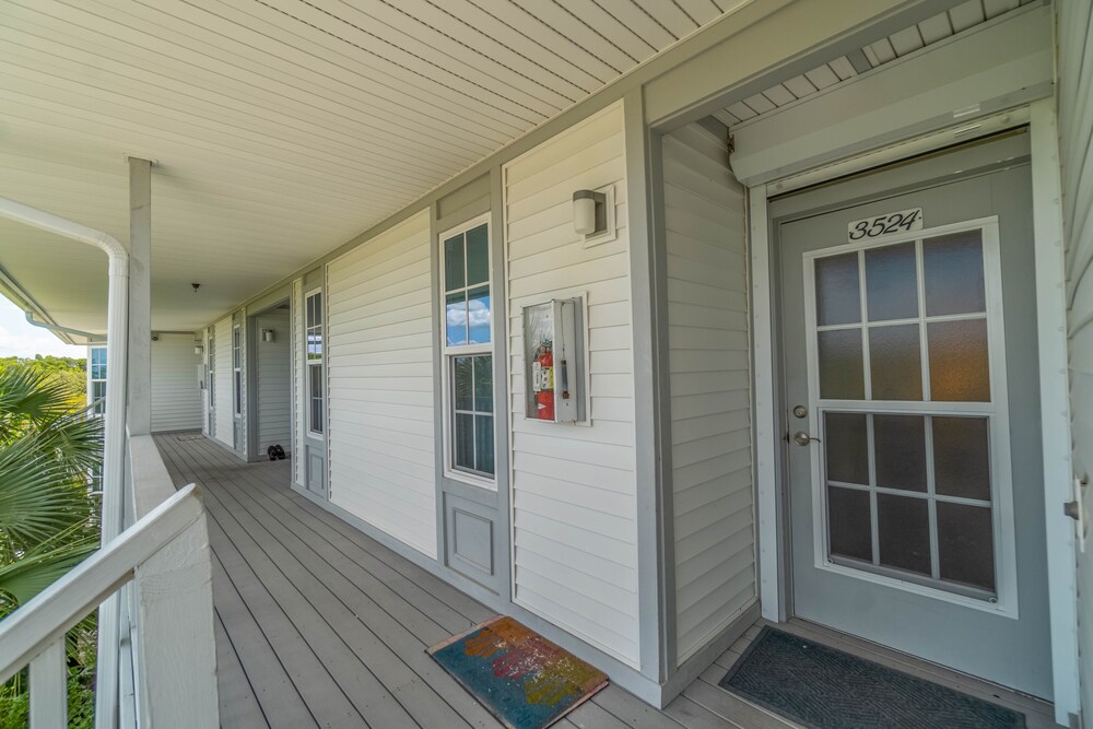Punta Gorda Vacations - Beach One Bedroom Villa by Redawning - Property Image 1