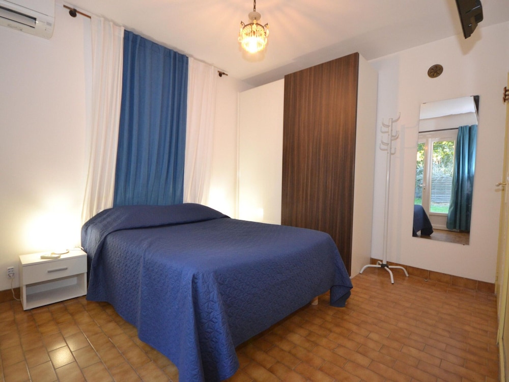 Mayfair 3-bed 5-guest Berkeley Square 1729 House