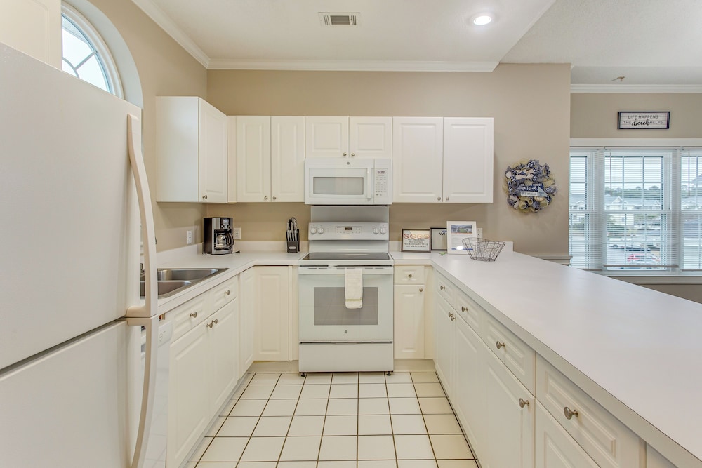 2 Mi to Ocean: Myrtle Beach Condo w/ Balcony