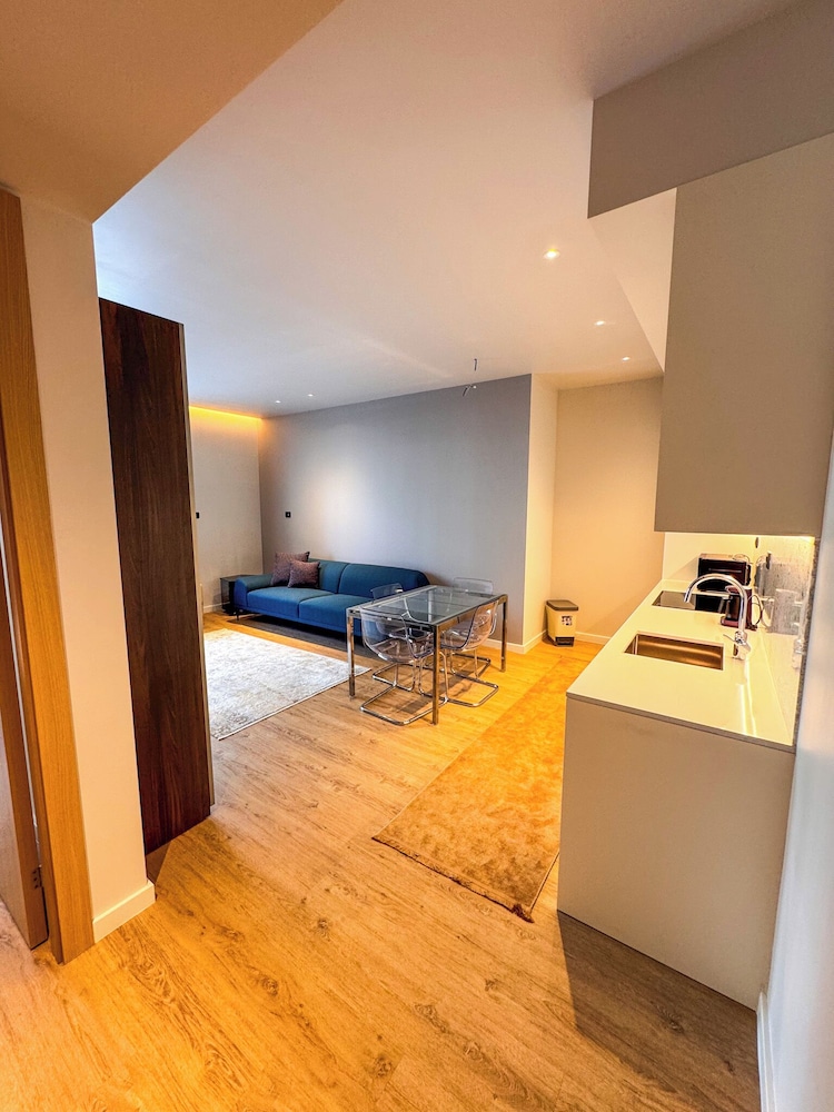 Qumi Porto Suites