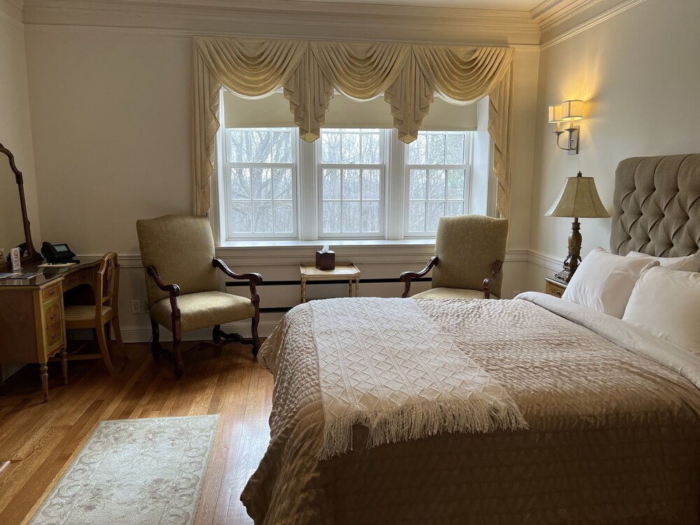 Surrey-Williamson Inn view 5