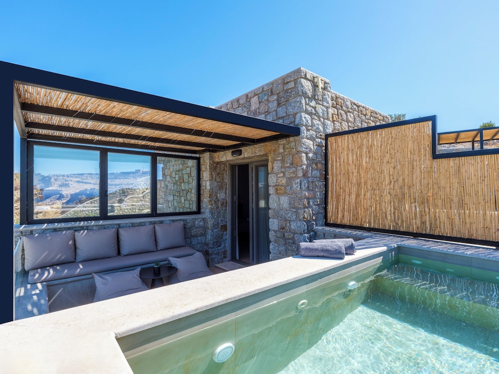 Evi Suites & Villas