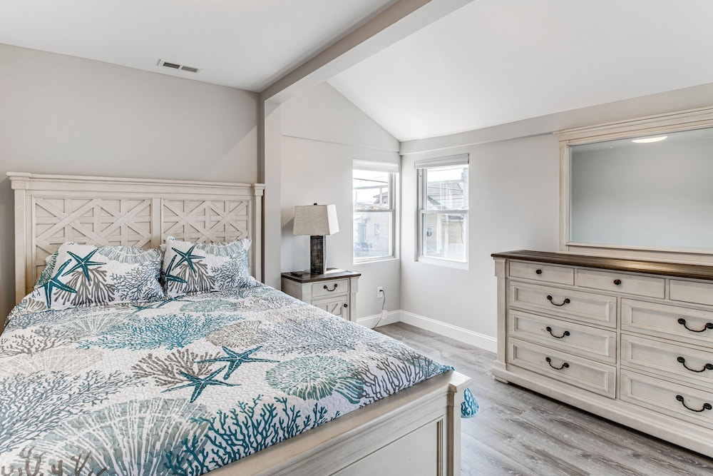 5 Blocks to Wildwood Beach: Family Getaway!