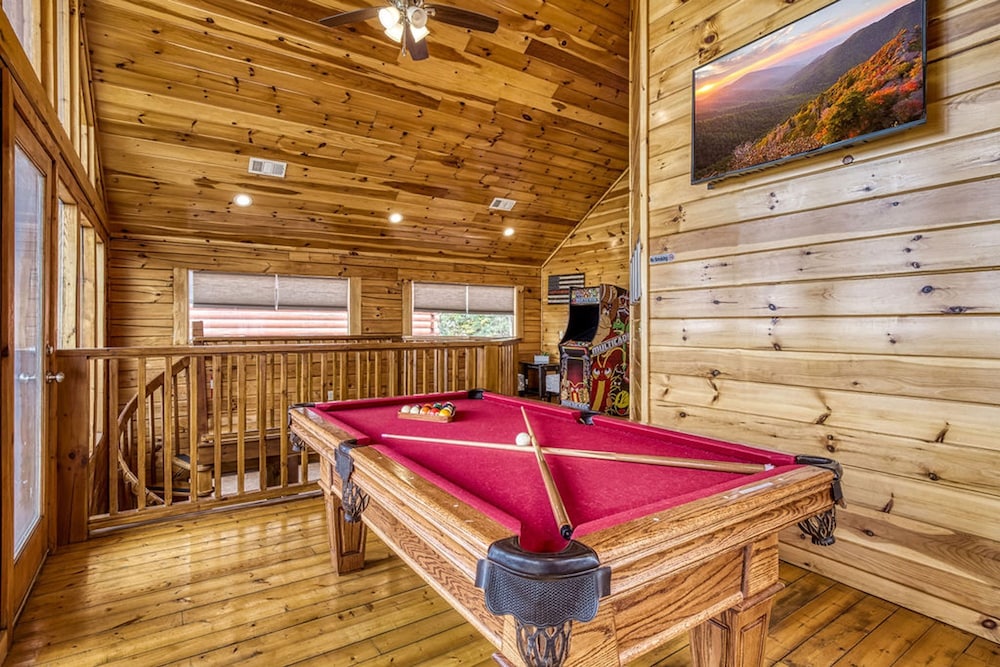 Amazing Views Pool Hot Tub Pool Table Arcade view 5