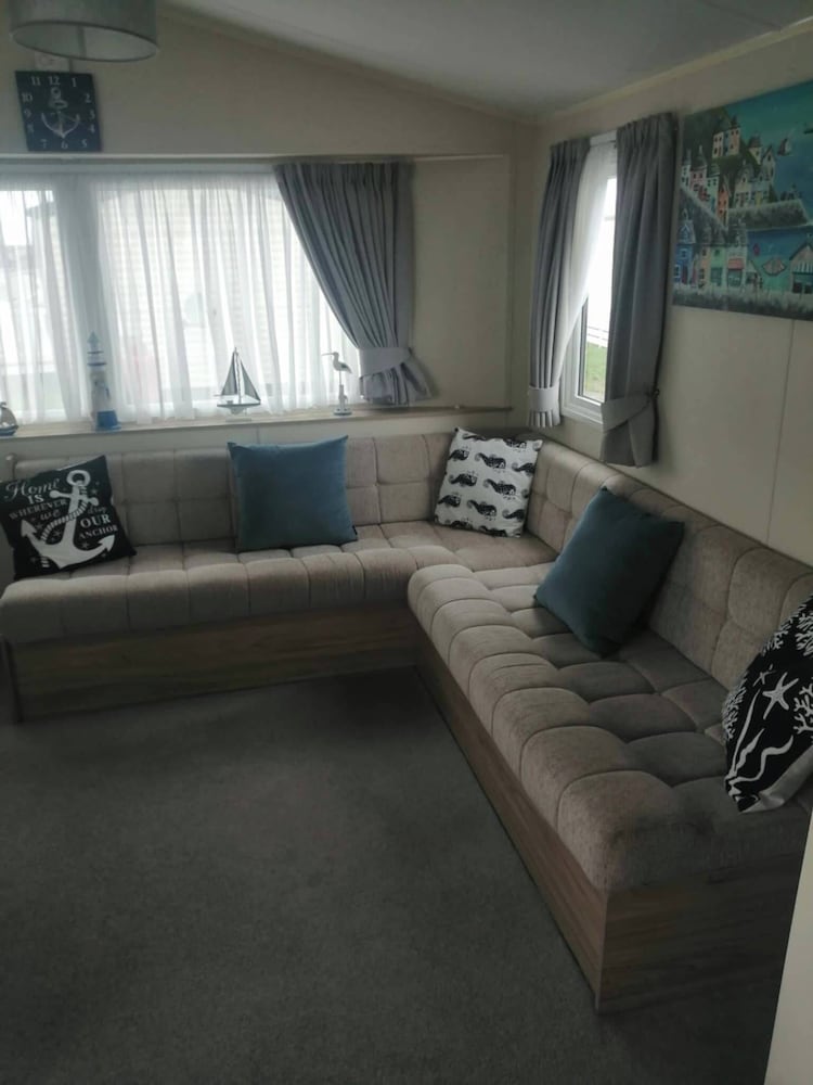 3 Bed Lodge - Sleeps 6 - Parking - Pets - Wifi