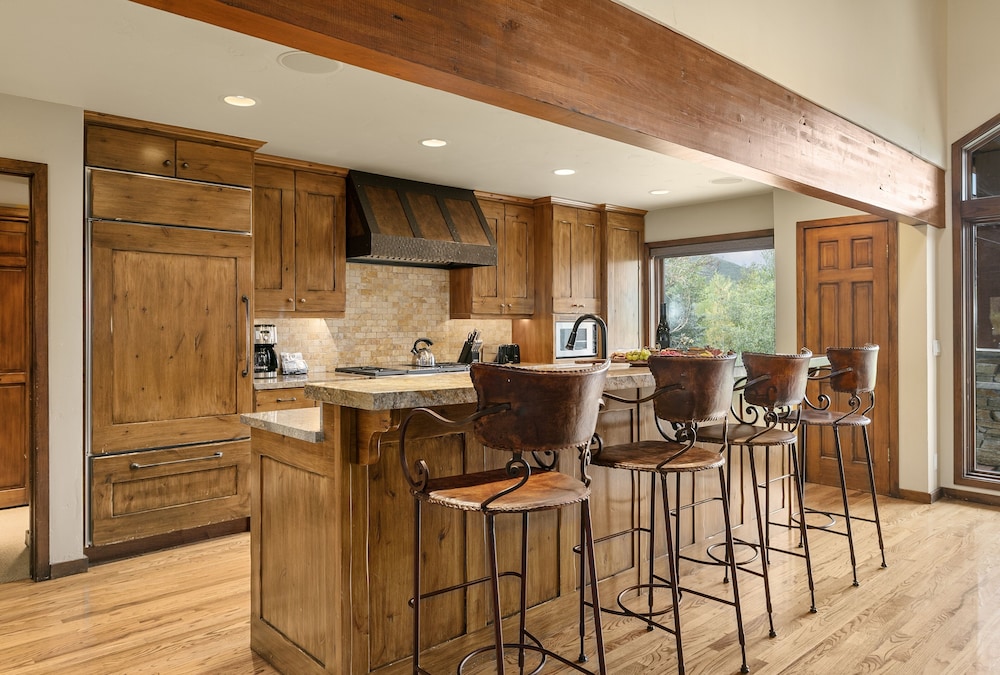 Upper Telemark Drive Home at Deer Valley Resort - 7 Bedroom Home with Hot Tub #2960 7 Home