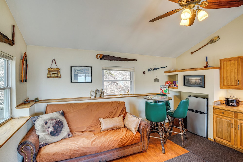 Near Hiking: Lakefront Getaway in Campbellsport!