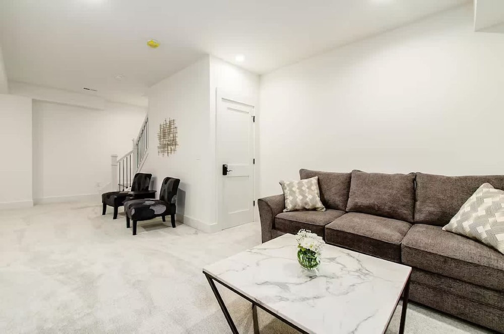 Jungle House Designer Residences – Downtown Columbus