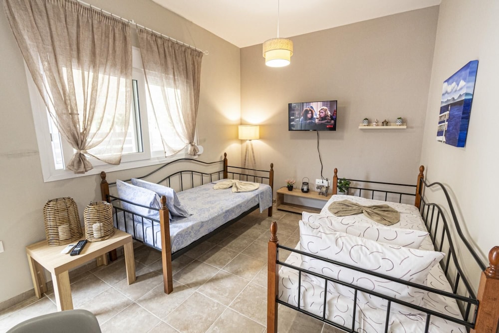 Marialena Apartment by Travel Pro Services view 5