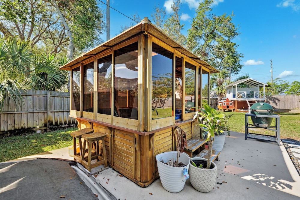 Sleek Home w/ Hot Tub, Koi Pond & Yard in Seminole