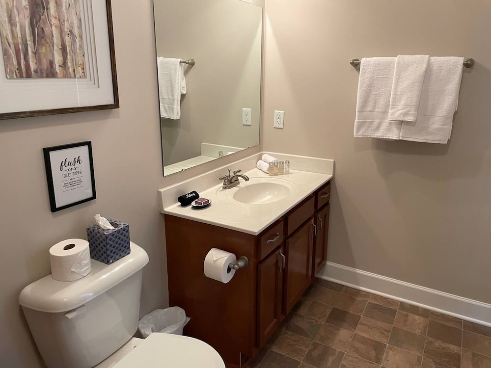 2BR Water Views W D Walkable Pool Gym