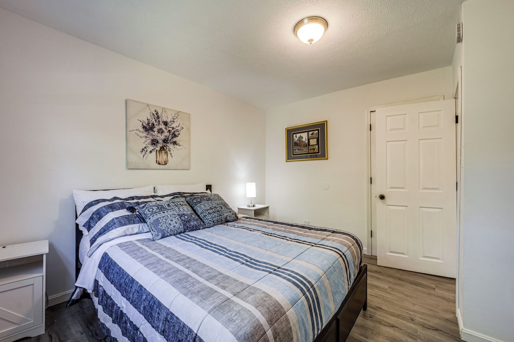Walk to Main Street! Family Home in Williamstown