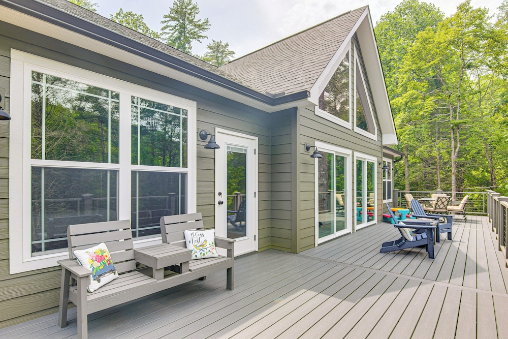 11 Mi to State Park: Home w/ Dock in Mill Spring!