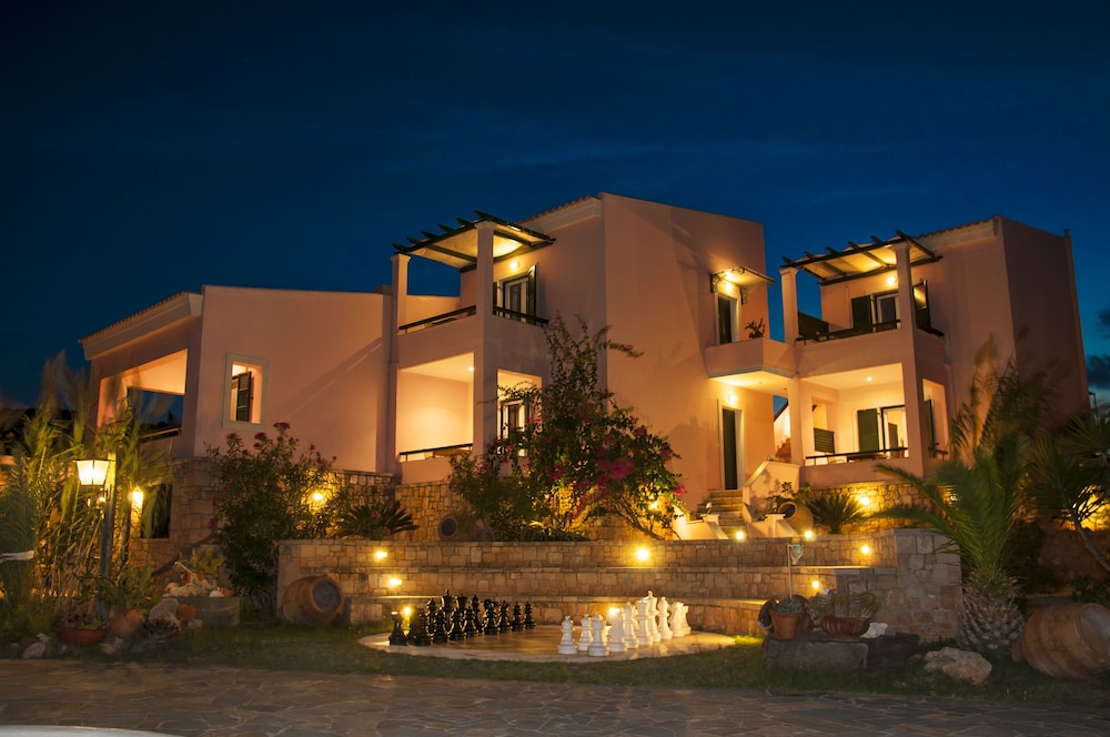 Irides Luxury Studios & Apartments