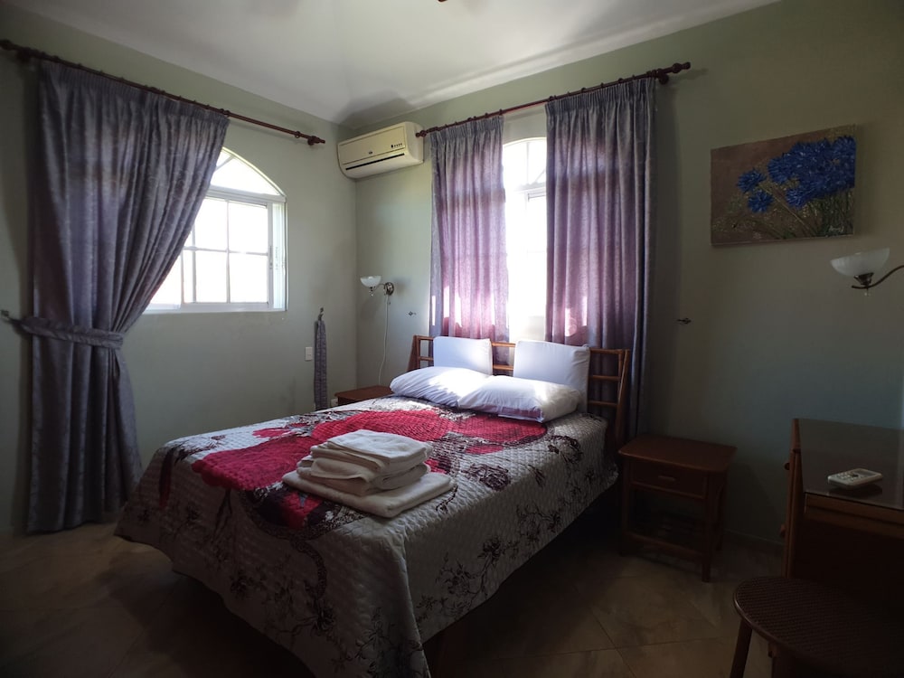 Great Privacy 3 Bedroom Villa Near the Beach view 3