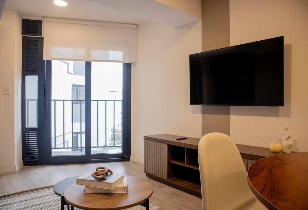 w Majestic 2BR w Balcony in Miraflores