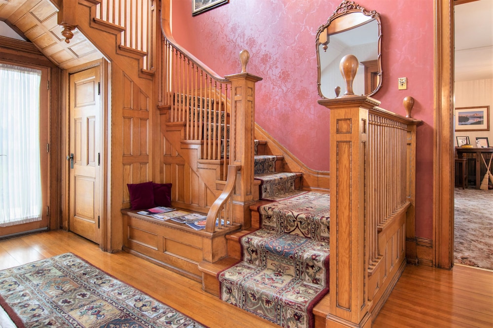 The Lamplighter Bed & Breakfast of Ludington