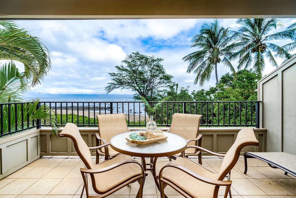 Kahana Village 40 2 Bedroom Condo by RedAwning