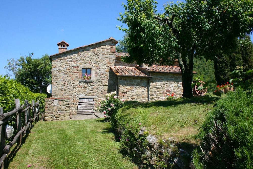 Wonderful private villa for 16 people with WIFI, private pool, TV and parking