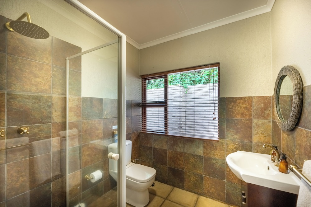 Bushbaby Valley Lodge